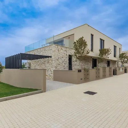 Semi-detached Crveni Vrh 1-2-3- By Interhome 度假居
